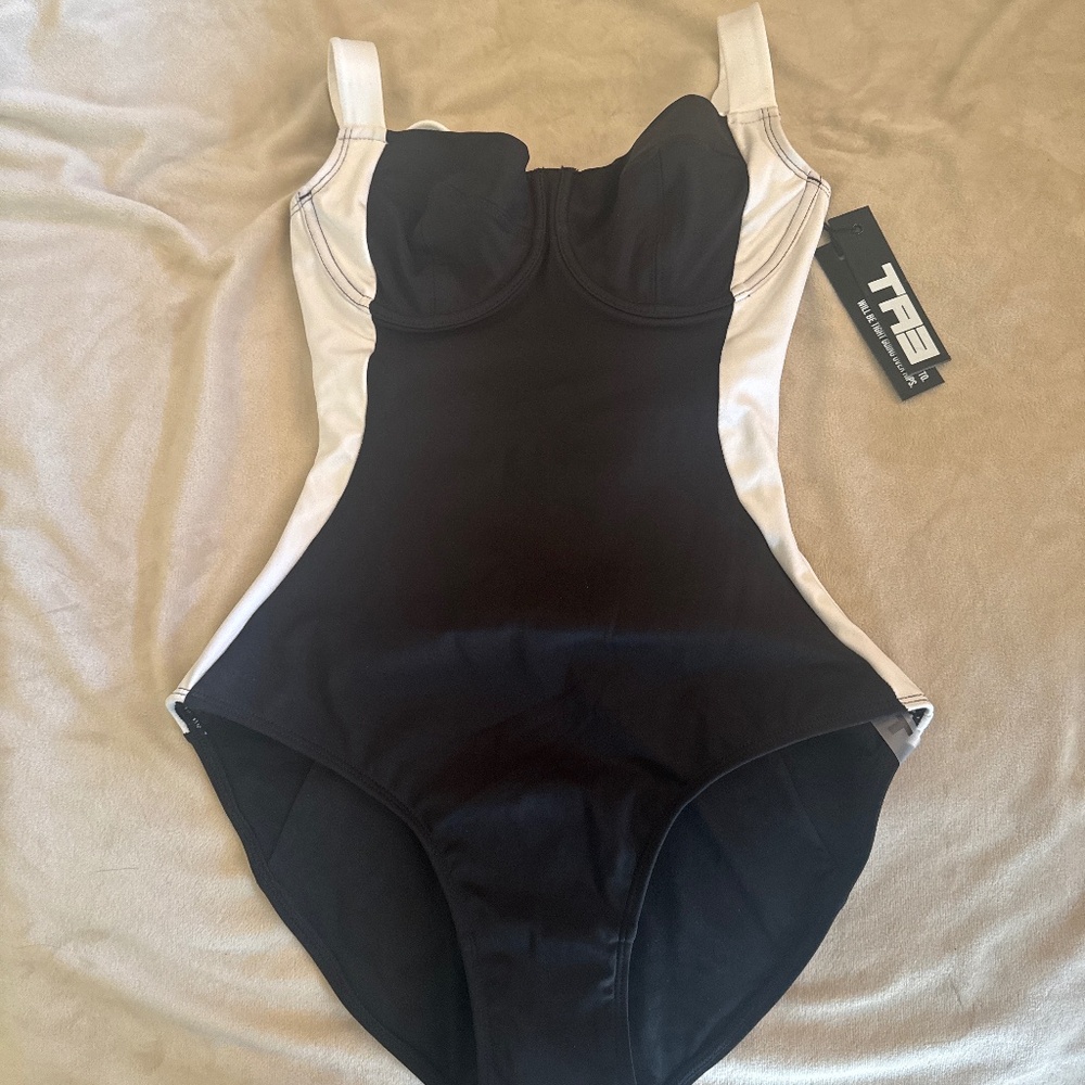 NWT TA3 contour lifty swimsuit Small